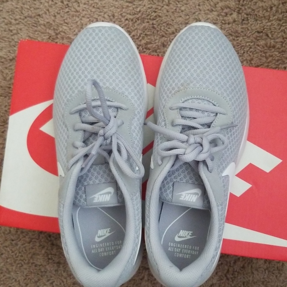 NIKE